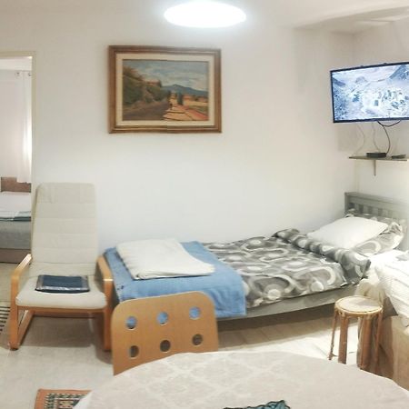 B&B Family Basement Apartment, Breakfast, Free Parking, 5Km From Tulln Chorherrn Esterno foto