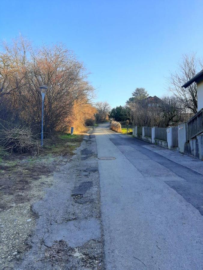 B&B Family Basement Apartment, Breakfast, Free Parking, 5Km From Tulln Chorherrn Esterno foto