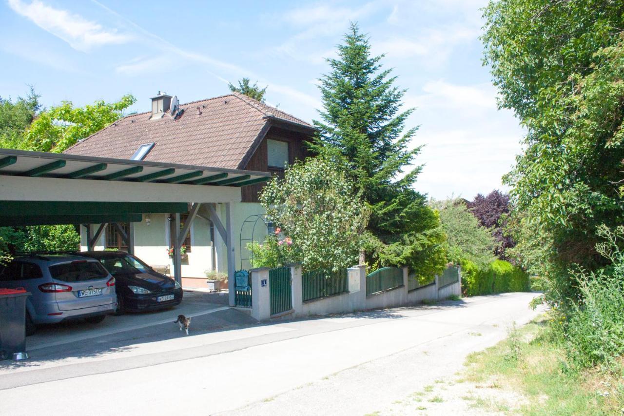 B&B Family Basement Apartment, Breakfast, Free Parking, 5Km From Tulln Chorherrn Esterno foto