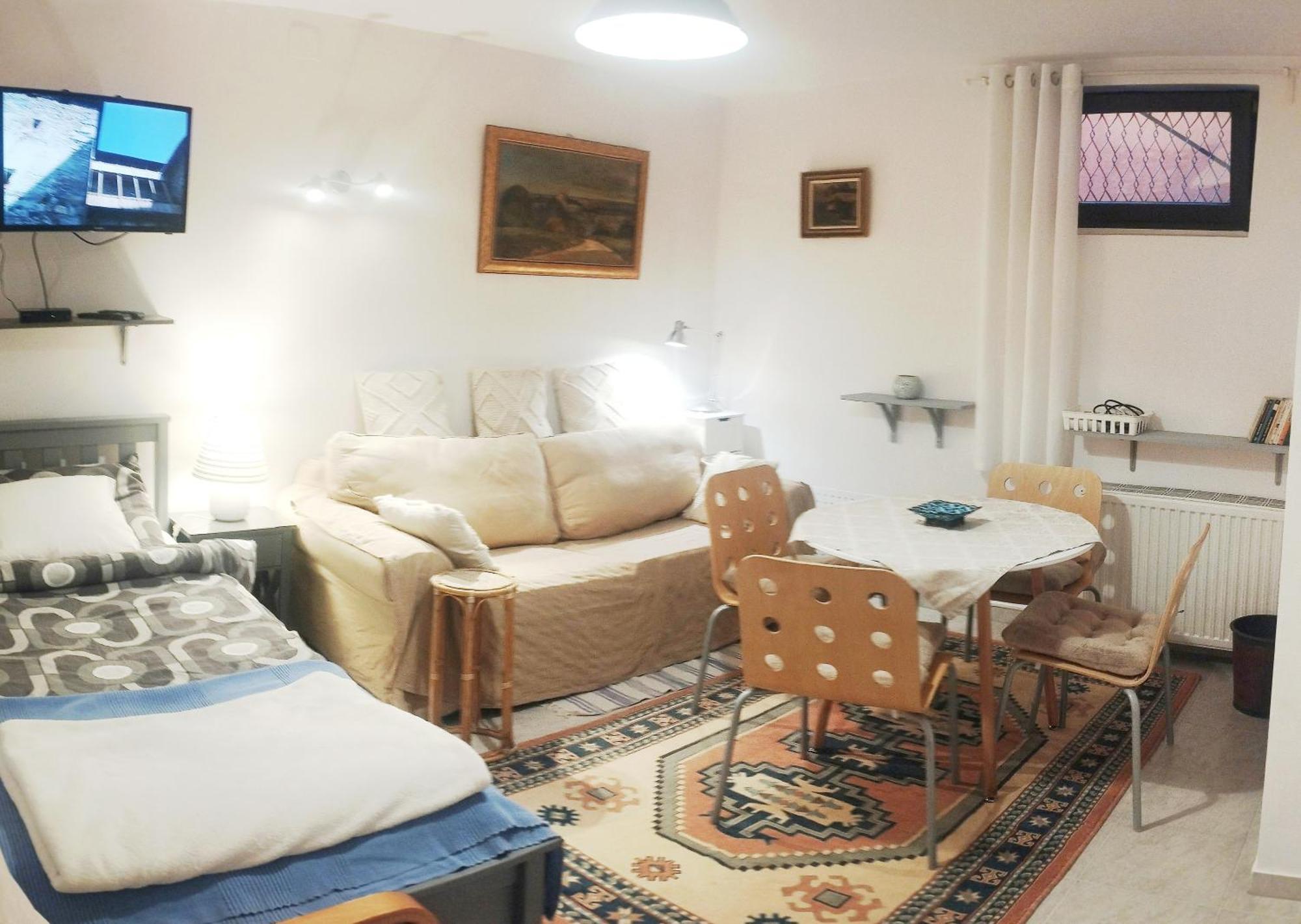 B&B Family Basement Apartment, Breakfast, Free Parking, 5Km From Tulln Chorherrn Esterno foto