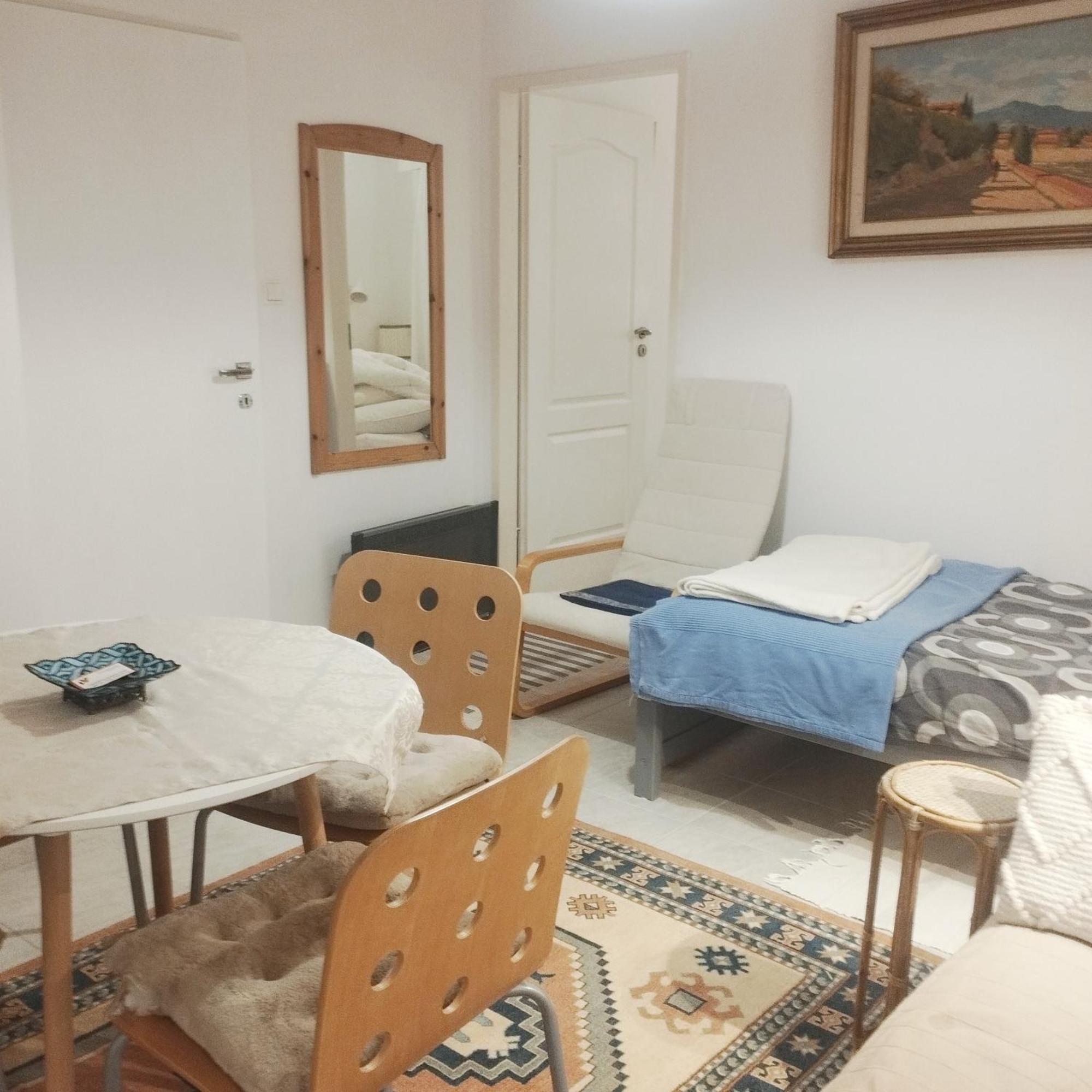 B&B Family Basement Apartment, Breakfast, Free Parking, 5Km From Tulln Chorherrn Esterno foto