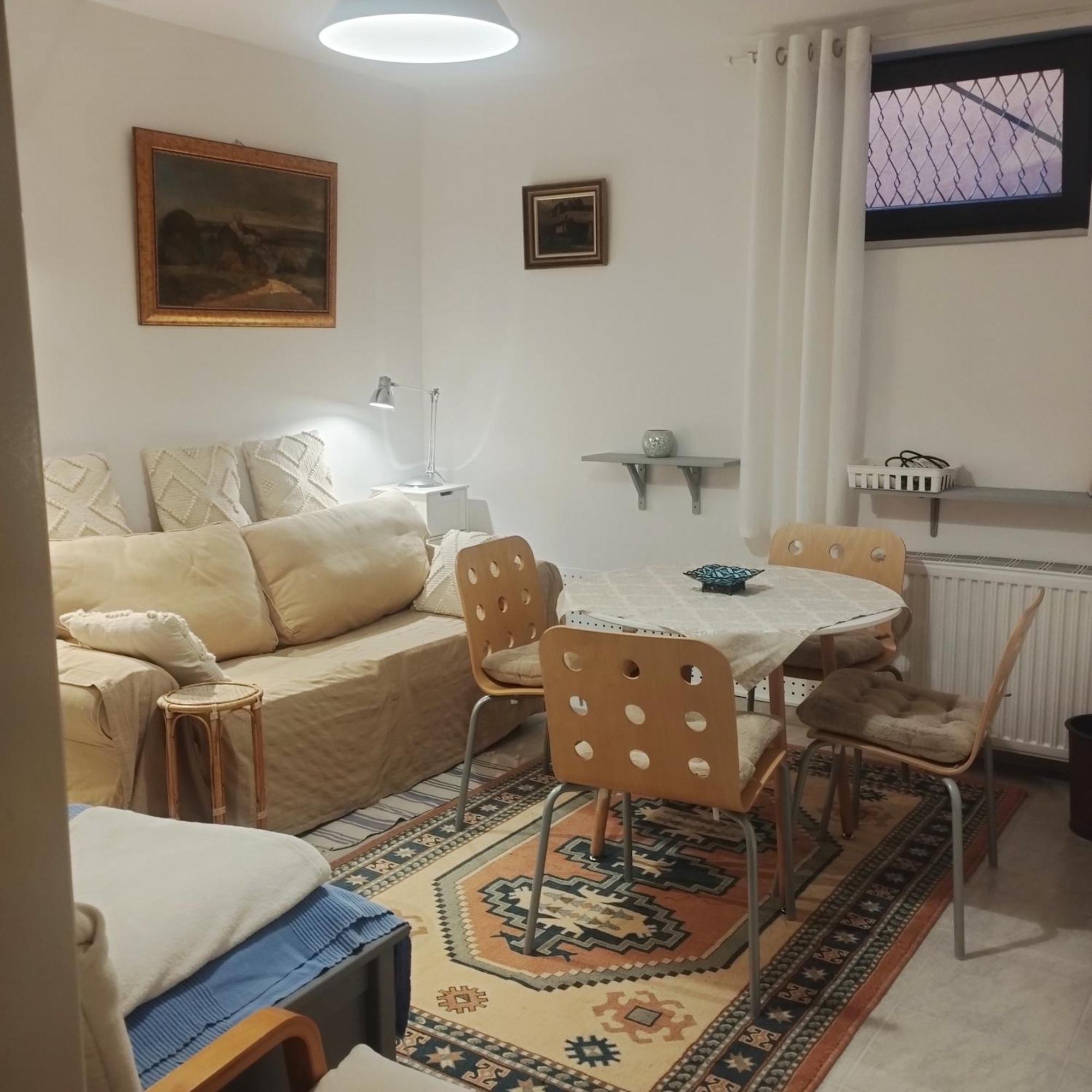 B&B Family Basement Apartment, Breakfast, Free Parking, 5Km From Tulln Chorherrn Esterno foto